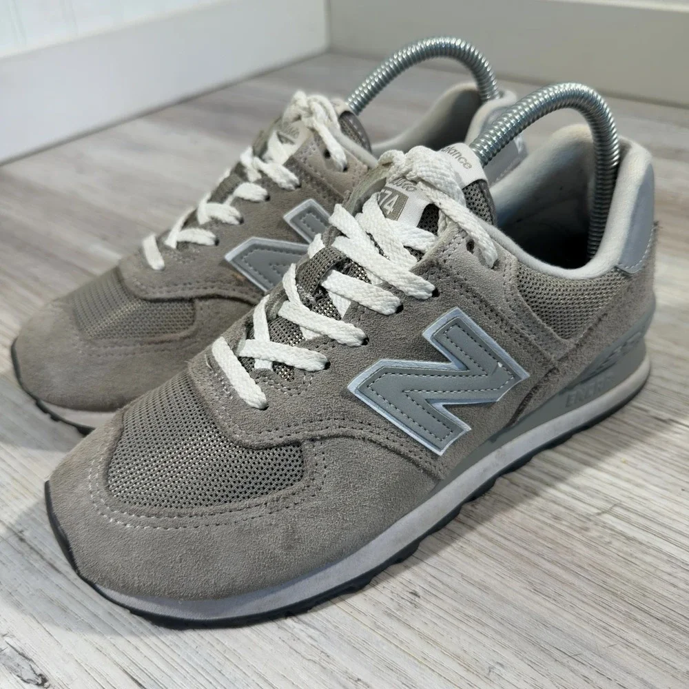 New Balance 574 Classic Core Women's Size 7 WL574EVG Grey Sneakers